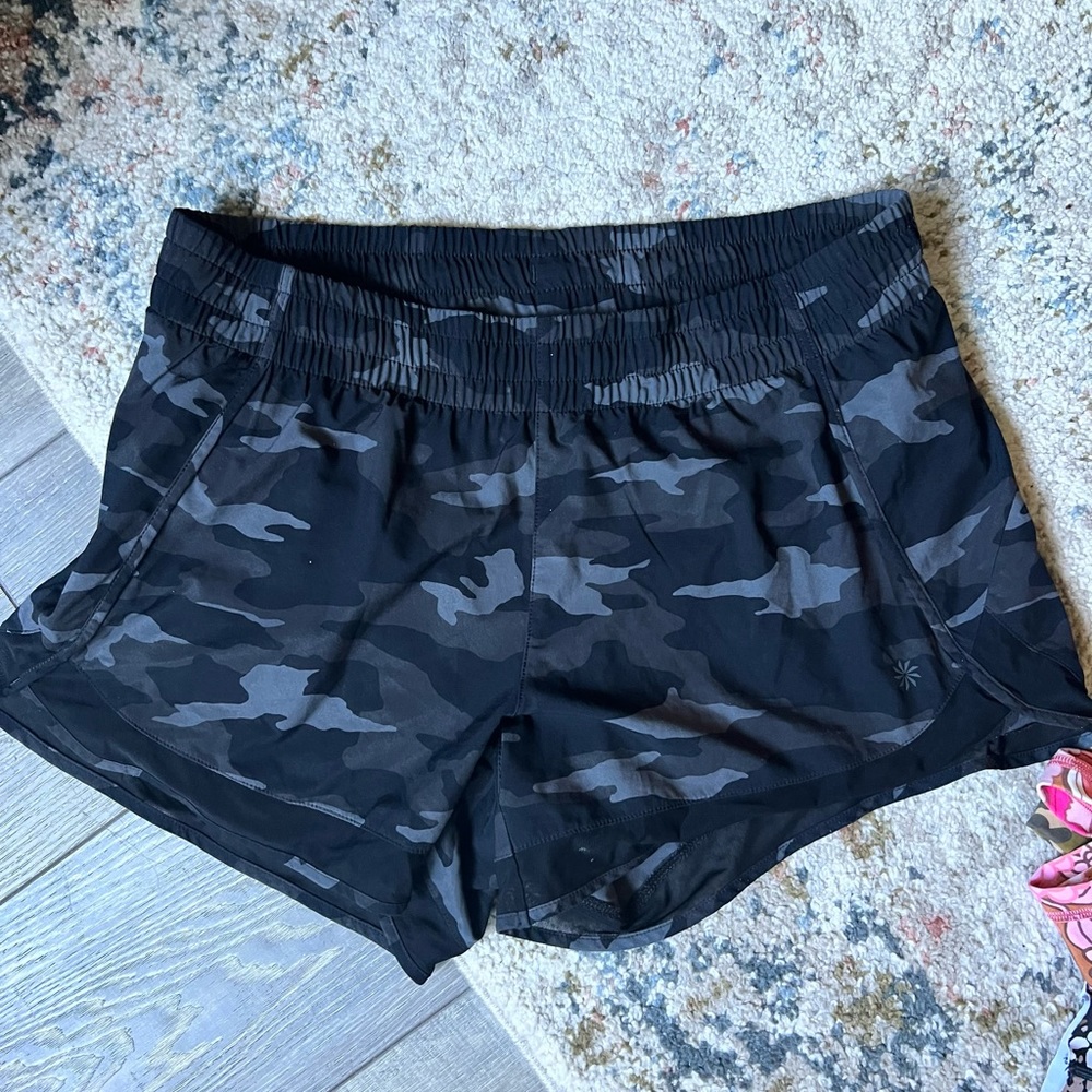 Athleta Mesh Racer Run Short 4" camo